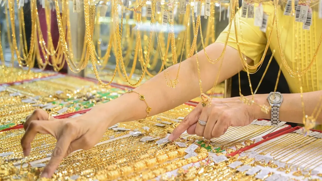 تغيرات متباينة في أسعار الذهب لدى شركات SJC وBTMC وPNJ وMi Hong